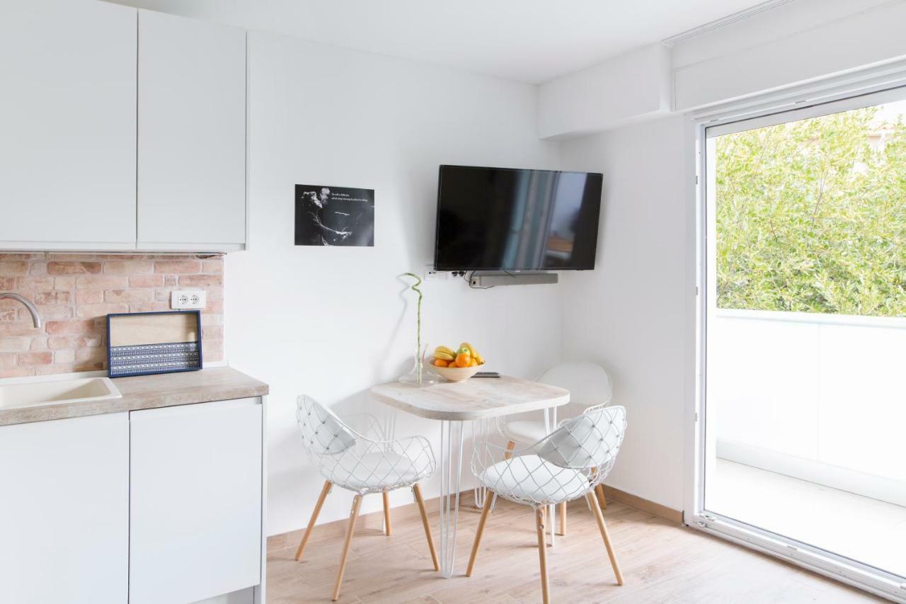 New Modern Apartment Near A Beach In Center Split Ngoại thất bức ảnh